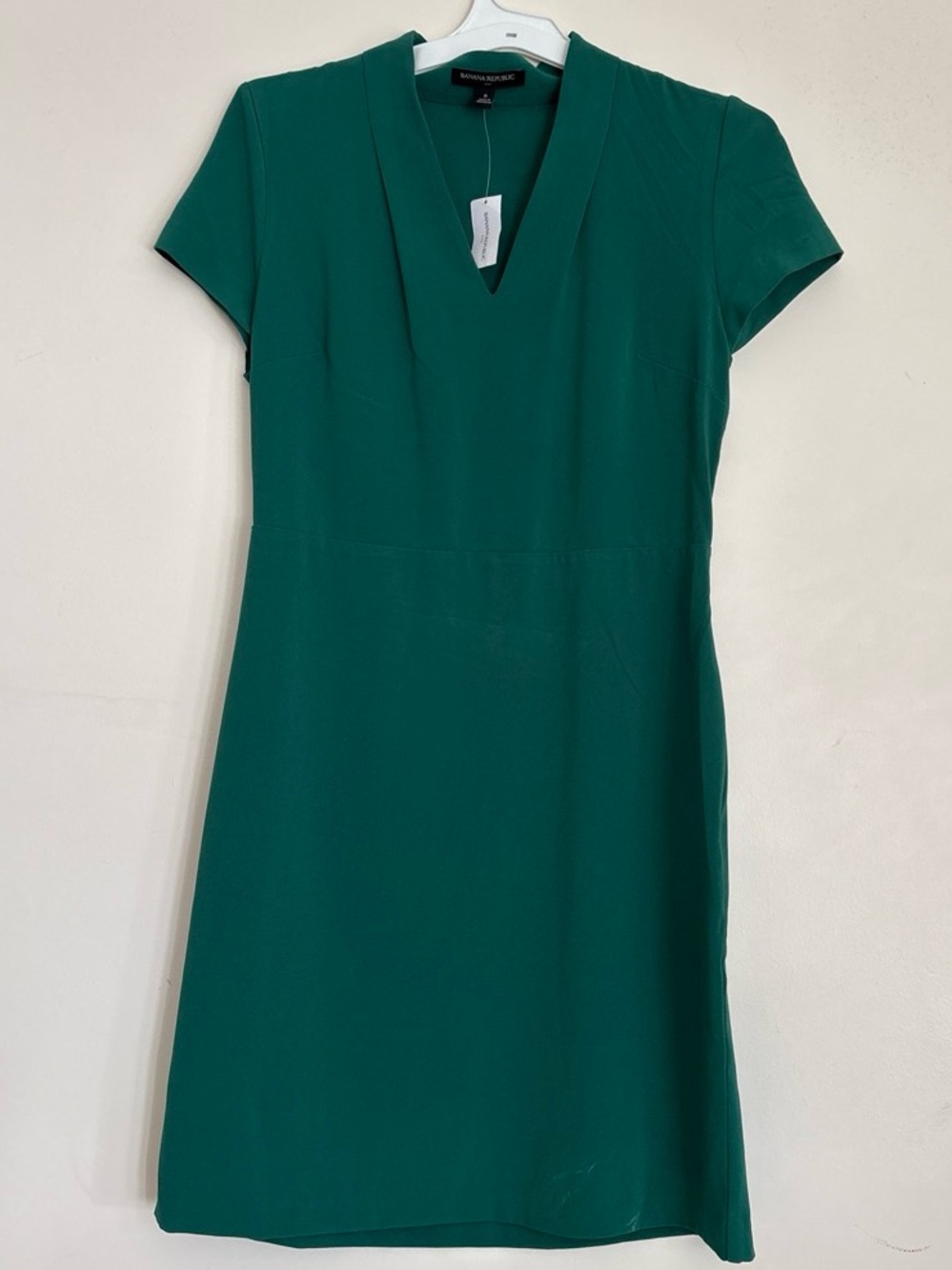 Banana Republic Green V-Neck Cap Sleeve Dress in a Size 6